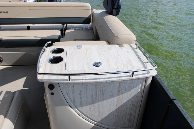 Slide: The Image of Harris Grand Mariner 230 2027 - 19