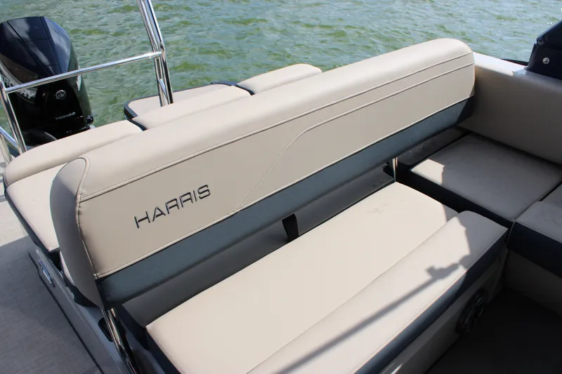 Slide: The Image of Harris Grand Mariner 230 2027 - 22