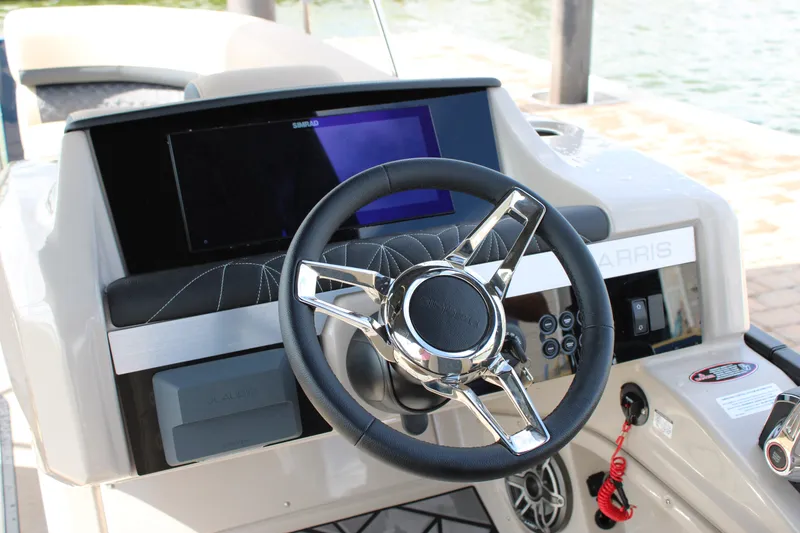 Slide: The Image of Harris Grand Mariner 230 2027 - 15