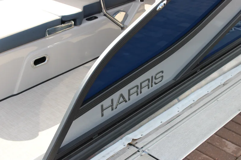 Slide: The Image of Harris Grand Mariner 230 2027 - 25