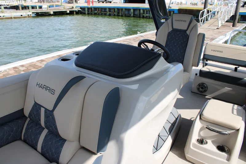 Slide: The Image of Harris Grand Mariner 230 2027 - 13
