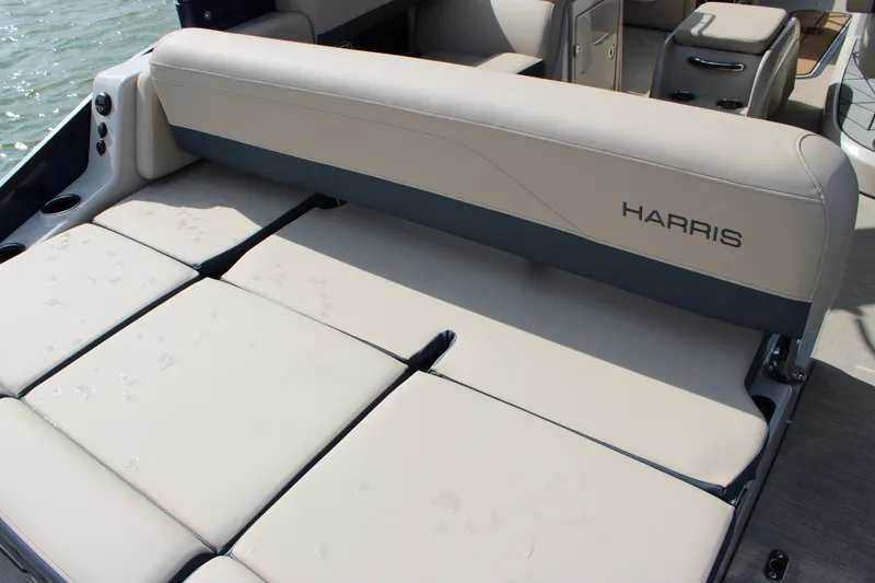 Slide: The Image of Harris Grand Mariner 230 2027 - 20