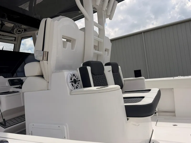 Slide: The Image of Tidewater 330 CC Adventure 2027 - 15