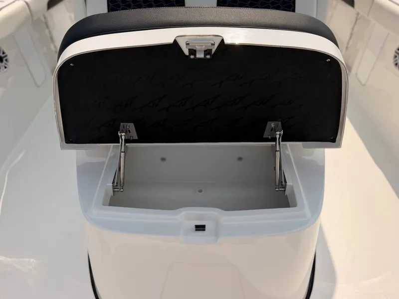 Slide: The Image of Tidewater 330 CC Adventure 2027 - 32