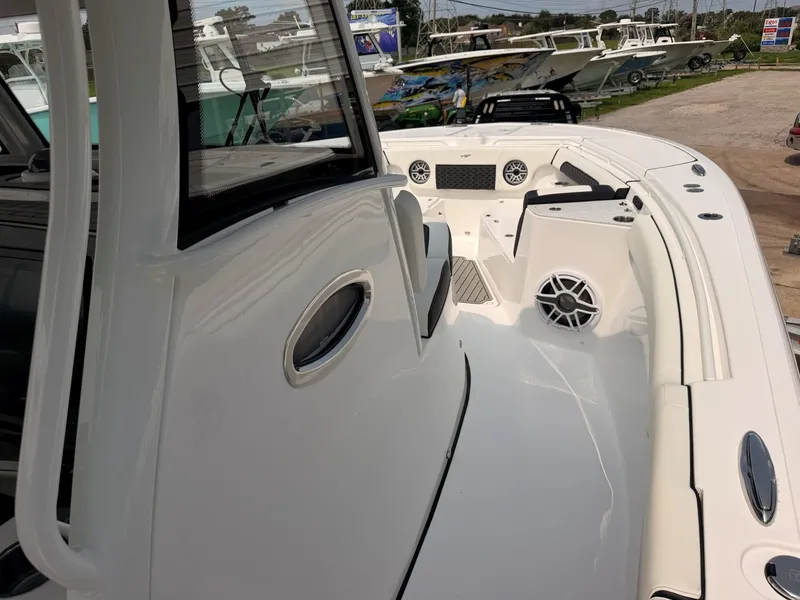 Slide: The Image of Tidewater 330 CC Adventure 2027 - 34