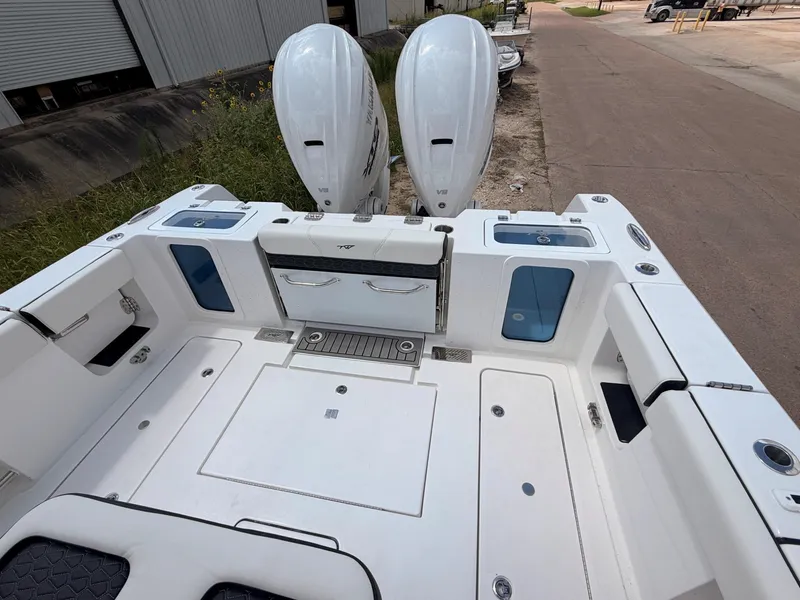 Slide: The Image of Tidewater 330 CC Adventure 2027 - 23
