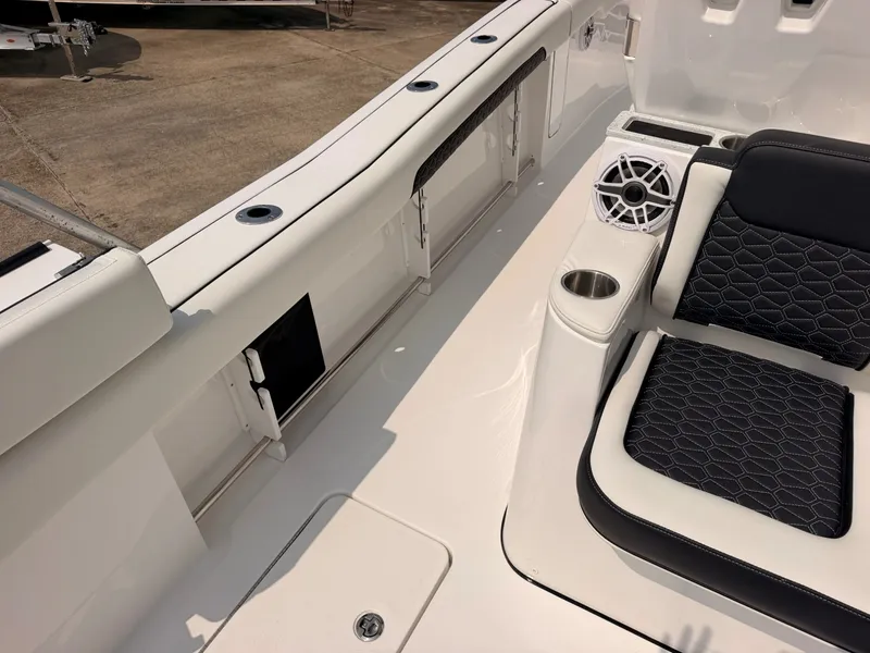 Slide: The Image of Tidewater 330 CC Adventure 2027 - 53