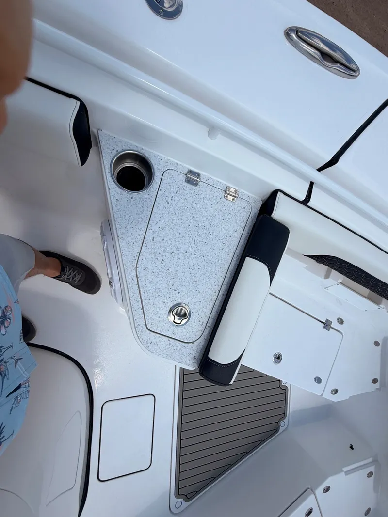 Slide: The Image of Tidewater 330 CC Adventure 2027 - 18