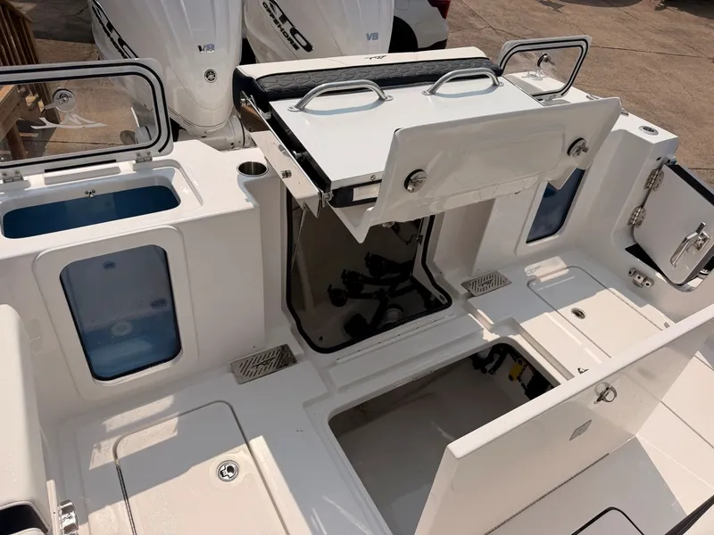 Slide: The Image of Tidewater 330 CC Adventure 2027 - 52