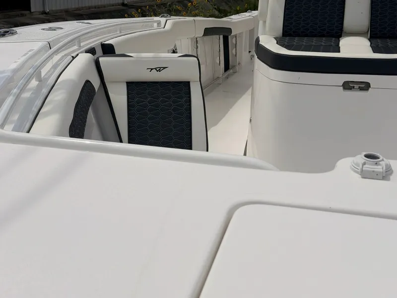 Slide: The Image of Tidewater 330 CC Adventure 2027 - 20