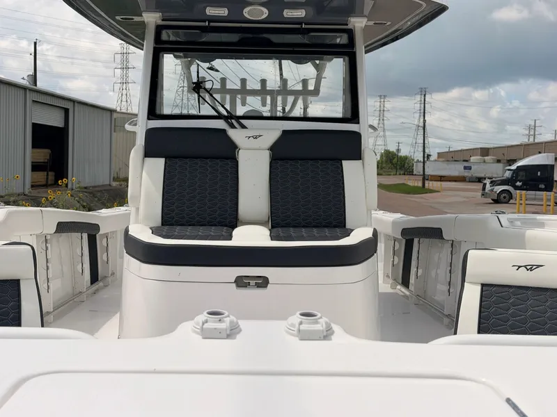 Slide: The Image of Tidewater 330 CC Adventure 2027 - 16