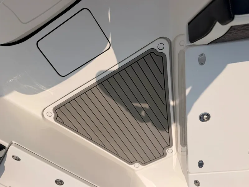 Slide: The Image of Tidewater 330 CC Adventure 2027 - 33