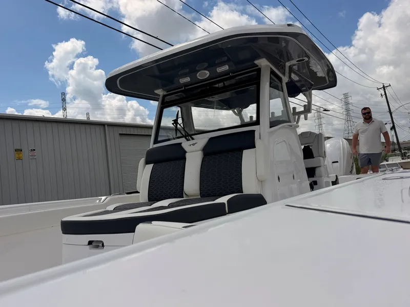Slide: The Image of Tidewater 330 CC Adventure 2027 - 13
