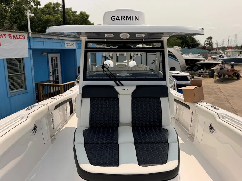 Slide: The Image of Tidewater 330 CC Adventure 2027 - 61
