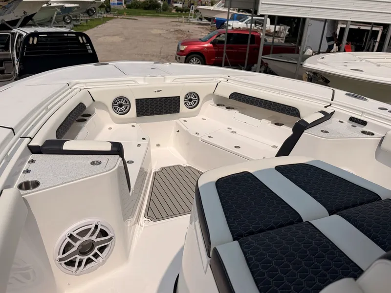Slide: The Image of Tidewater 330 CC Adventure 2027 - 49