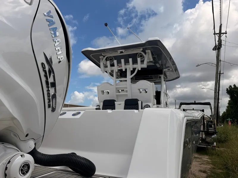 Slide: The Image of Tidewater 330 CC Adventure 2027 - 22