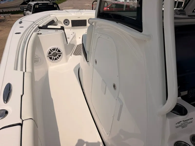 Slide: The Image of Tidewater 330 CC Adventure 2027 - 47