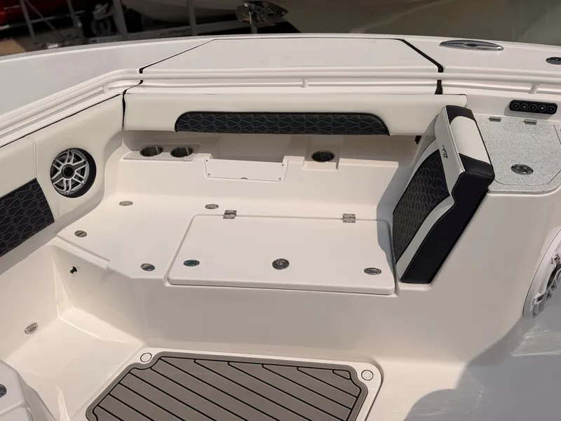 Slide: The Image of Tidewater 330 CC Adventure 2027 - 50
