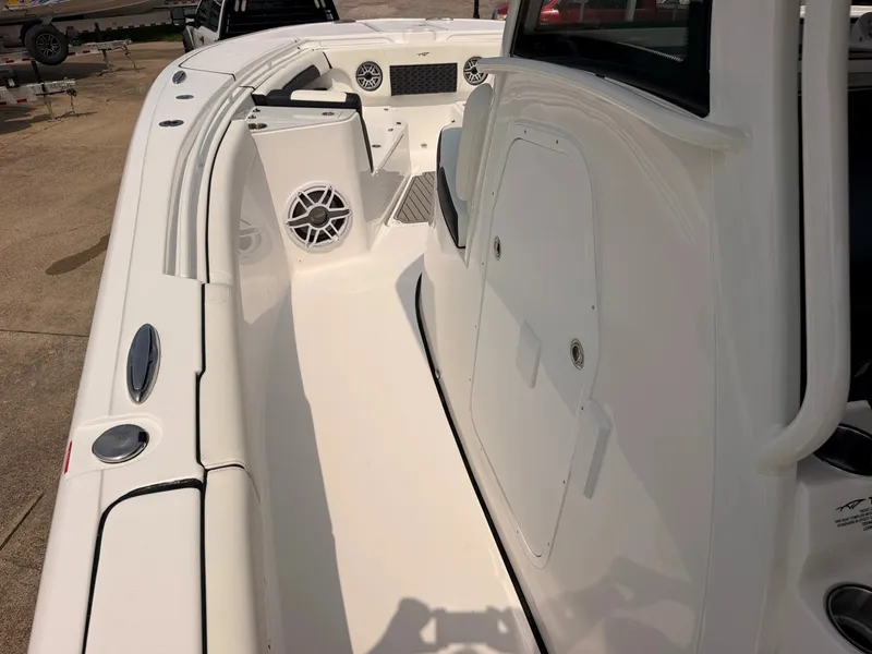 Slide: The Image of Tidewater 330 CC Adventure 2027 - 35