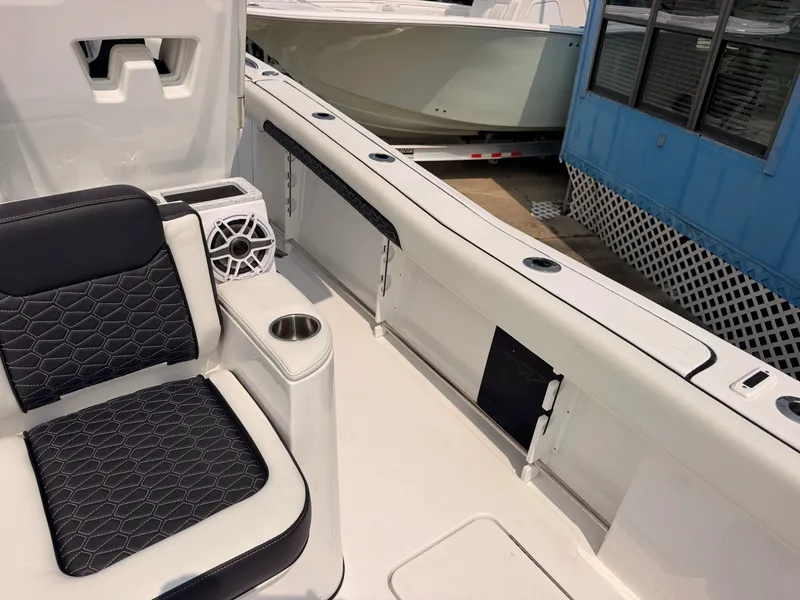 Slide: The Image of Tidewater 330 CC Adventure 2027 - 46