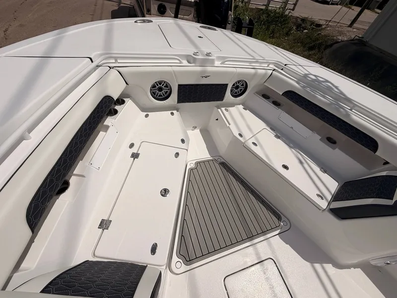 Slide: The Image of Tidewater 330 CC Adventure 2027 - 21