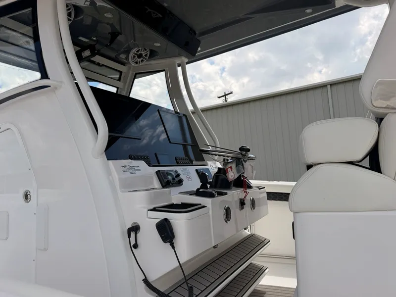 Slide: The Image of Tidewater 330 CC Adventure 2027 - 14
