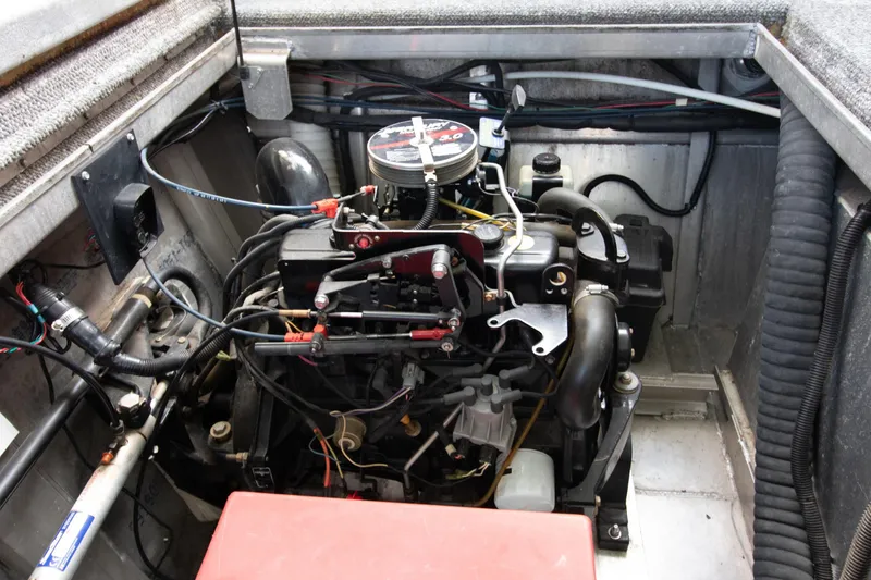 Slide: The Image of Engine compartment of a 2001 Stardust Cruisers Executive Aft Cabin boat. - 52