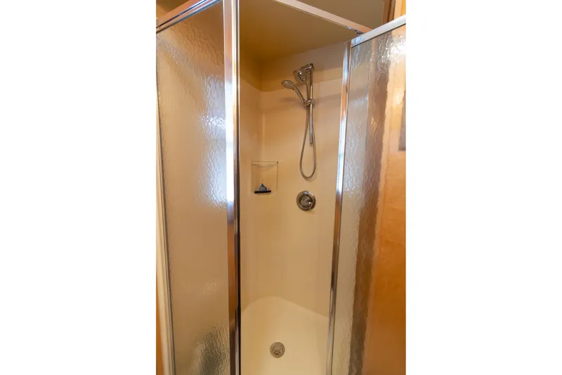 Slide: The Image of Shower cabin in 2001 Stardust Cruisers Executive Aft Cabin boat. - 32
