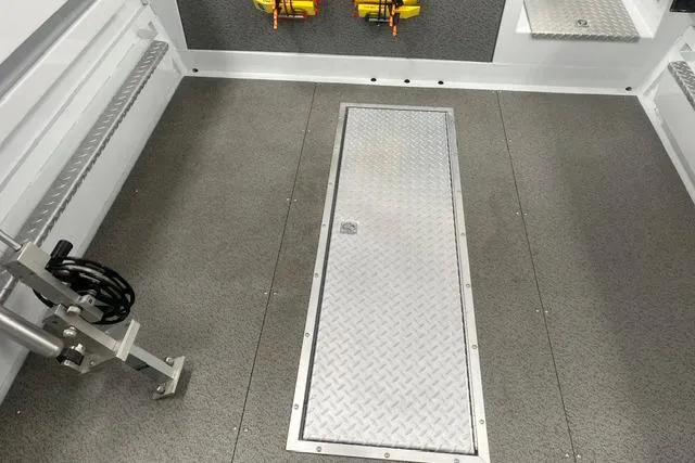Slide: The Image of Interior view of 2020 Hewescraft 240 Ocean Pro boat deck with storage hatch. - 10