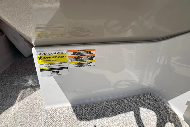 Slide: The Image of 2005 Crownline 220 EX boat capacity label, indicating a maximum of 10 persons or 1442 lbs. - 15