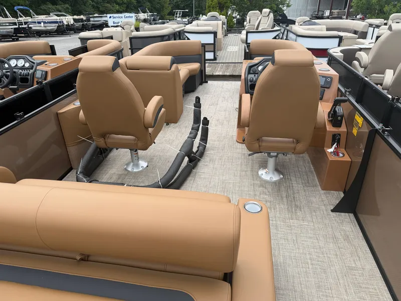 Slide: The Image of Bentley Pontoons Legacy 223 Swingback 2027 - 4