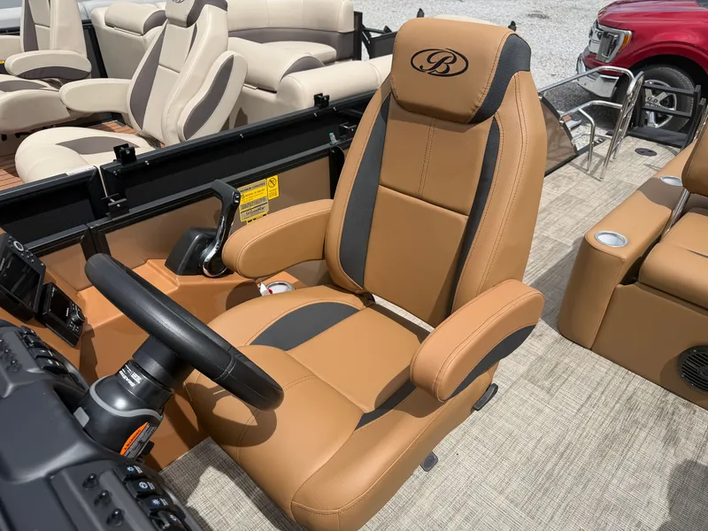 Slide: The Image of Bentley Pontoons Legacy 223 Swingback 2027 - 9