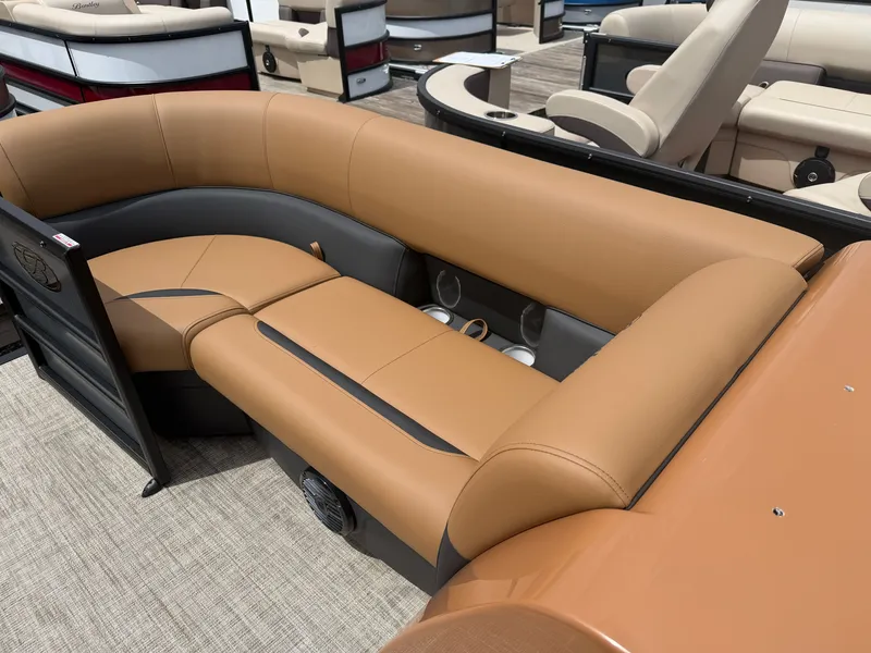 Slide: The Image of Bentley Pontoons Legacy 223 Swingback 2027 - 10