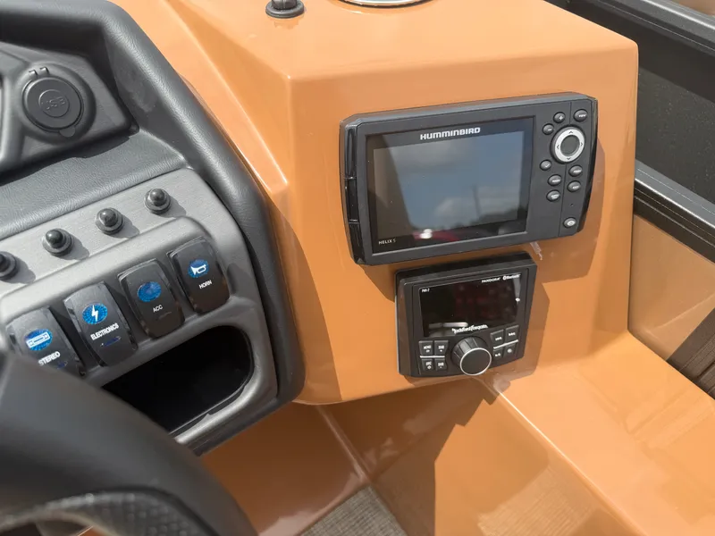 Slide: The Image of Bentley Pontoons Legacy 223 Swingback 2027 - 7