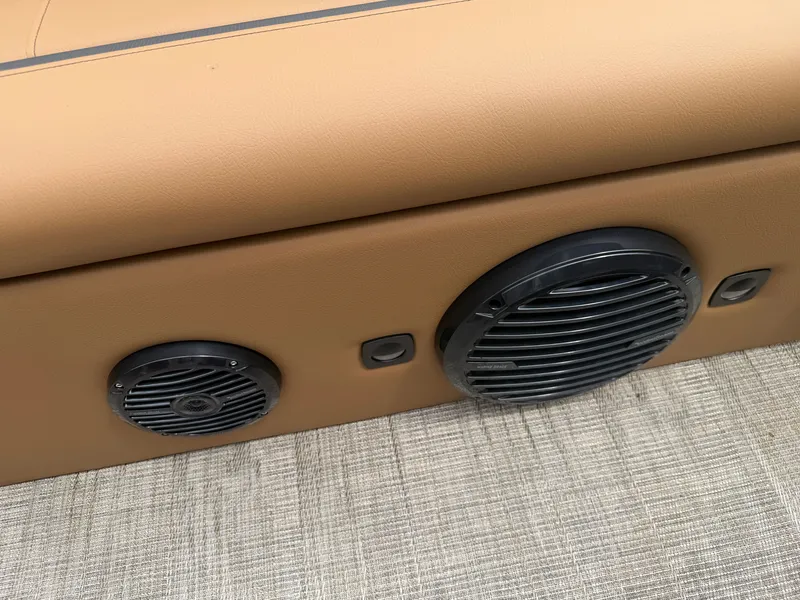 Slide: The Image of Bentley Pontoons Legacy 223 Swingback 2027 - 19