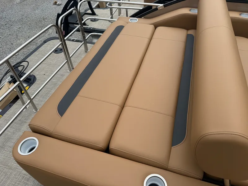 Slide: The Image of Bentley Pontoons Legacy 223 Swingback 2027 - 20