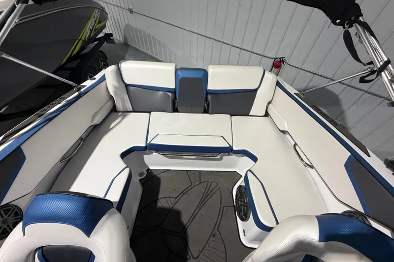 Slide: The Image of Interior of 2022 Scarab 195 ID boat with white and blue seating. - 12