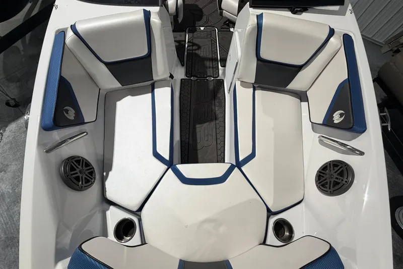 Slide: The Image of Interior view of 2022 Scarab 195 ID boat with white and blue seating. - 4