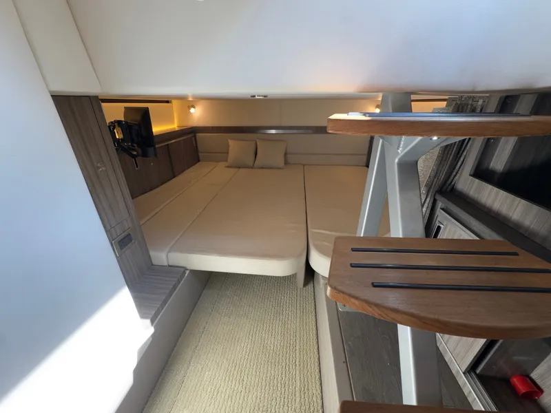 Slide: The Image of Sea Ray Sundancer 320 Outboard 2021 - 89