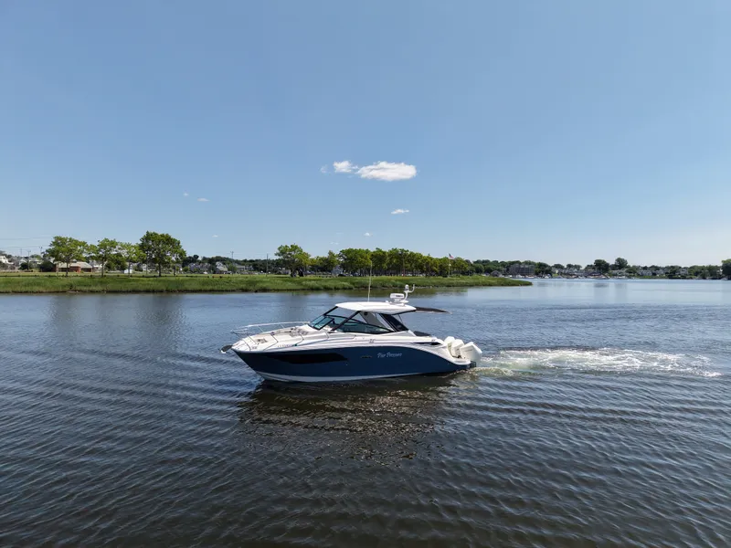 Slide: The Image of Sea Ray Sundancer 320 Outboard 2021 - 9