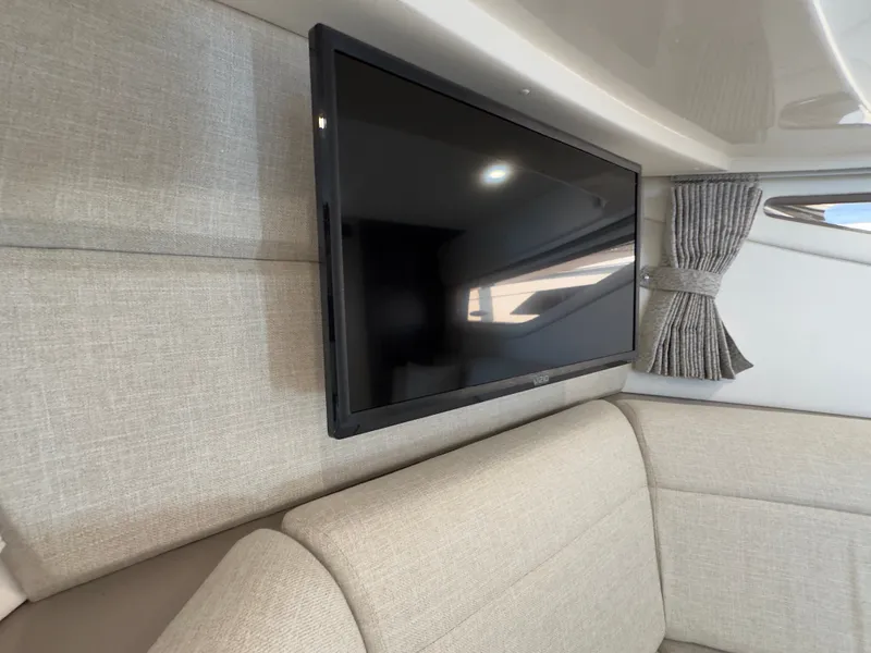 Slide: The Image of Sea Ray Sundancer 320 Outboard 2021 - 78