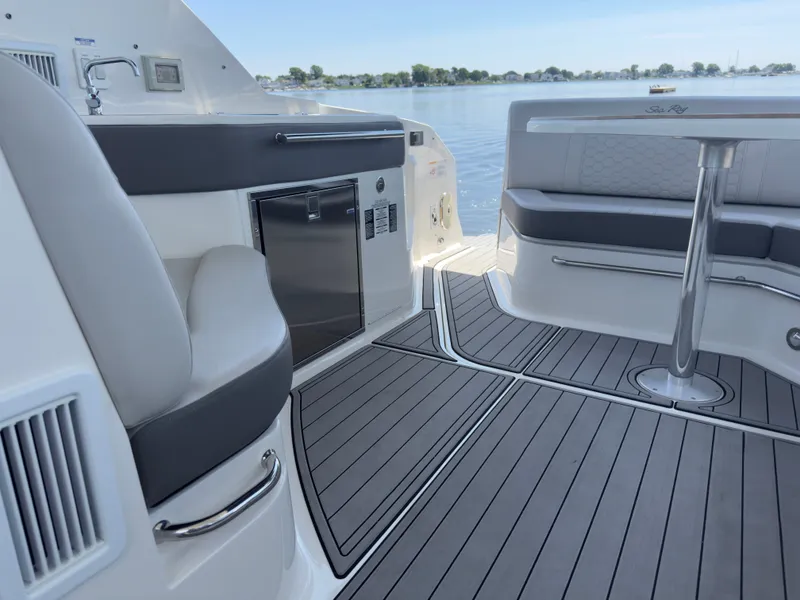 Slide: The Image of Sea Ray Sundancer 320 Outboard 2021 - 63