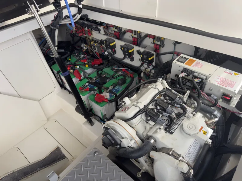 Slide: The Image of Sea Ray Sundancer 320 Outboard 2021 - 107