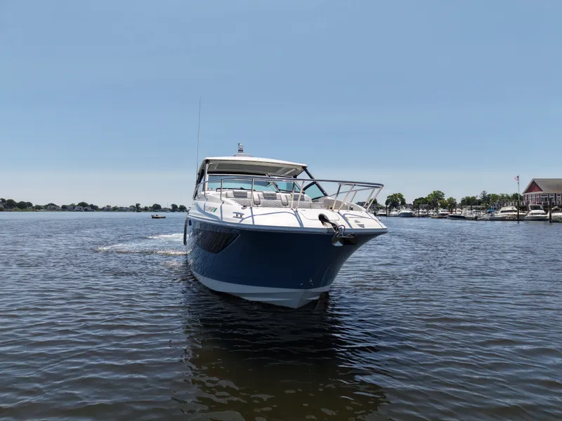 Slide: The Image of Sea Ray Sundancer 320 Outboard 2021 - 8