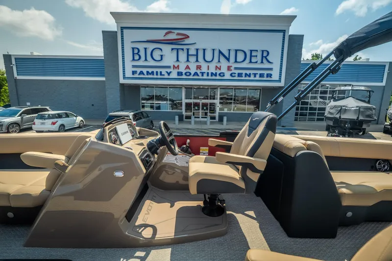 Slide: The Image of 2026 Evotti 525QL boat at Big Thunder Marine Family Boating Center. - 23