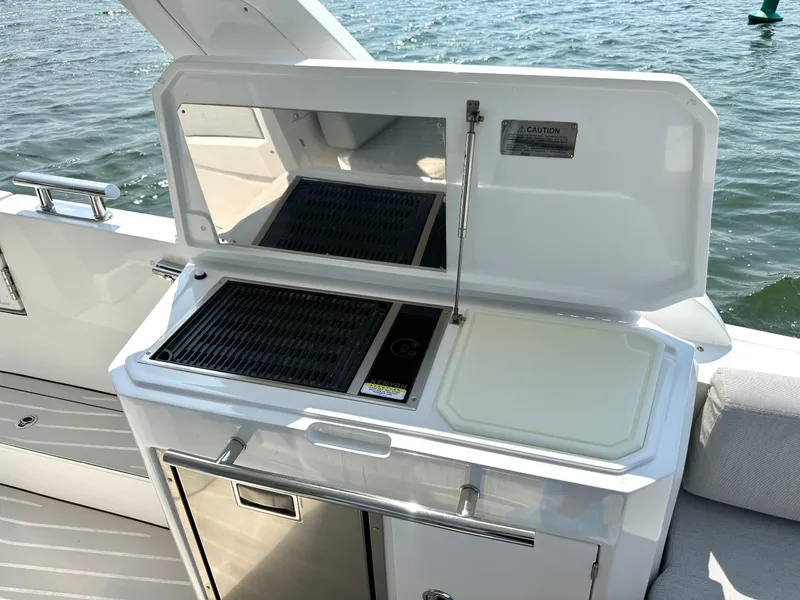 Slide: The Image of The 2019 Azimut Verve 40 features an outdoor kitchen with a grill and sink. - 9