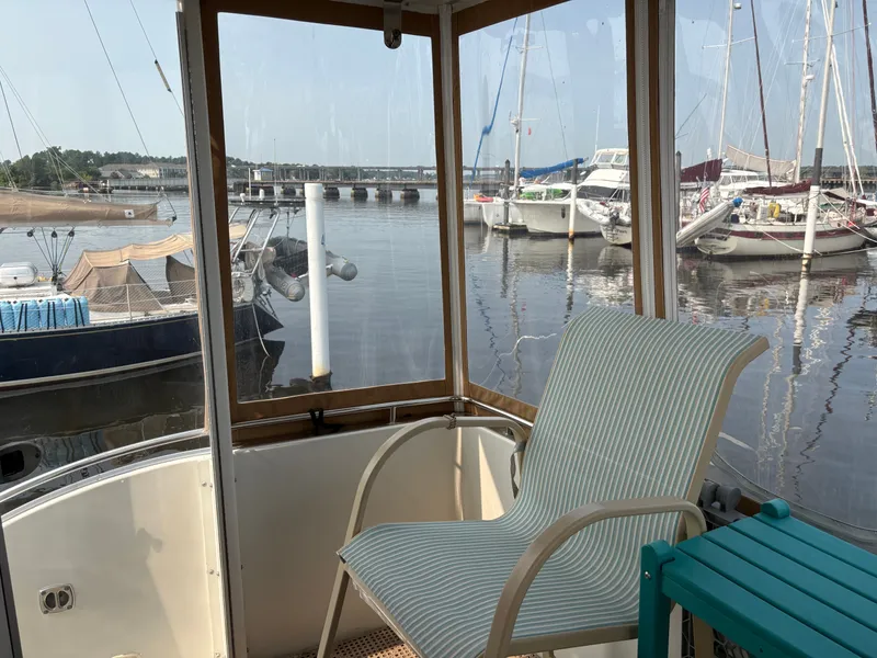 Slide: The Image of Carver Yachts Three Sixty Six Motor Yacht 2004 - 13
