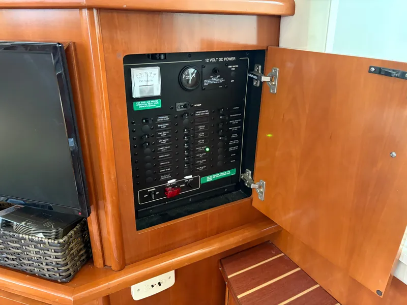 Slide: The Image of Carver Yachts Three Sixty Six Motor Yacht 2004 - 38