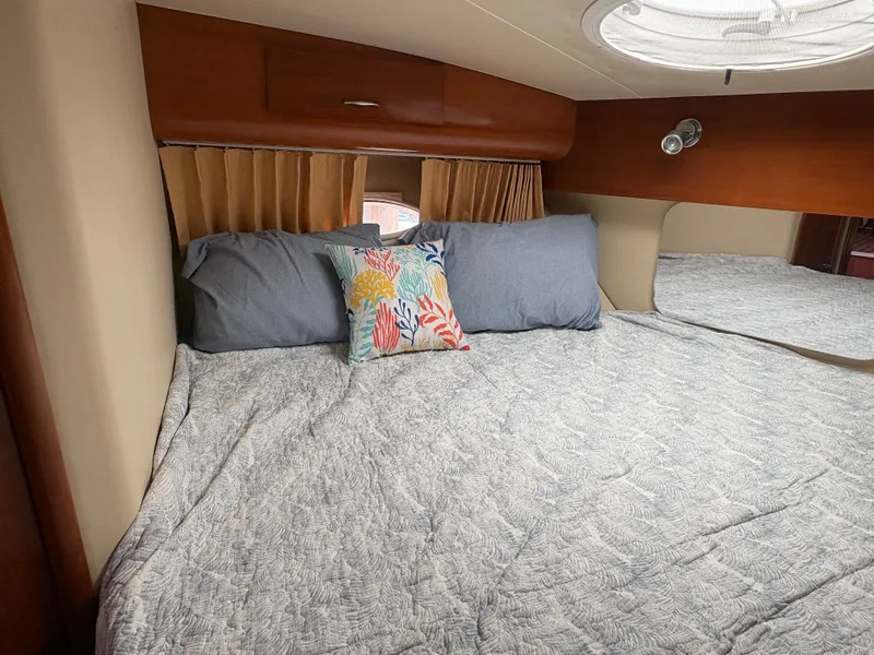 Slide: The Image of Carver Yachts Three Sixty Six Motor Yacht 2004 - 64