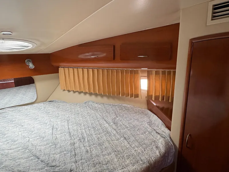 Slide: The Image of Carver Yachts Three Sixty Six Motor Yacht 2004 - 65